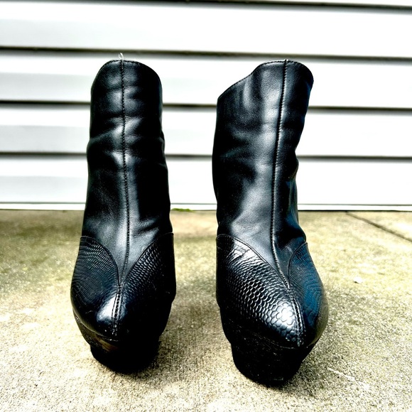 Elly Clay Armadillo Style Arch Heels - Picture 2 of 8